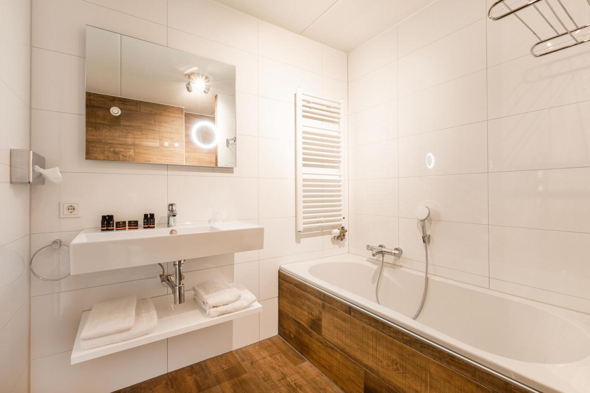 Landhuis Hotel De Herikerberg มาร์เคโล ภายนอก รูปภาพ